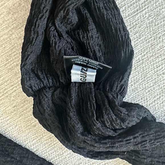 revolve GUIZIO black wrap long sleeve halter top - Picture 5 of 5